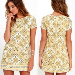 Lulus Dandy Lion Print Short Sleeve Shift Mini Dress Medium Women’s Yellow EUC.